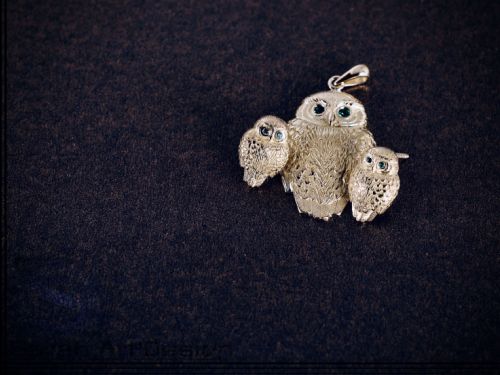 pendentif hiboux or jaune emeraude